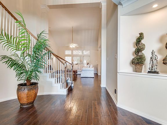 2nd image of 928 Hidden Hollow Ct