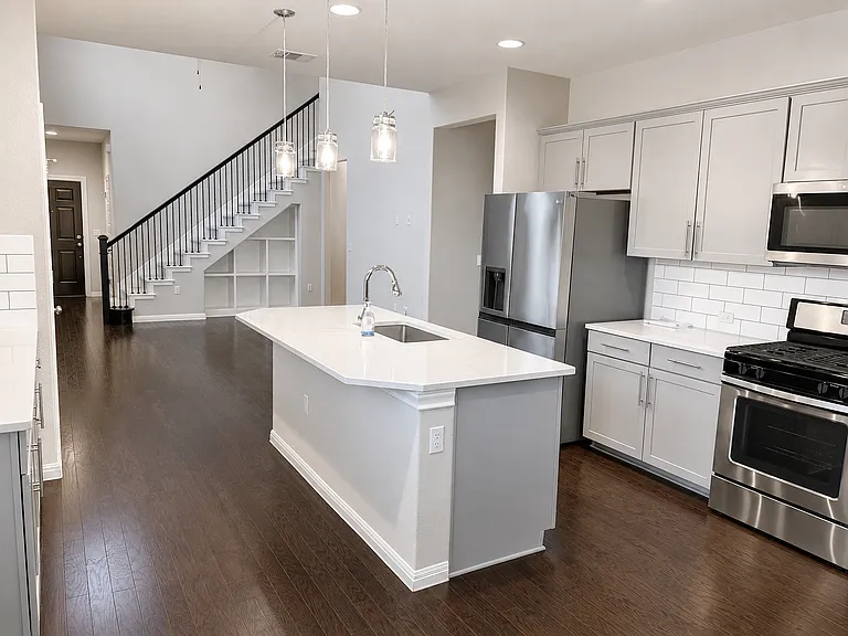 9601 Gynerium Dr — Photo 4