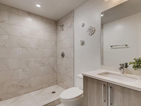 3rd image of 2353 W North Ave #2W