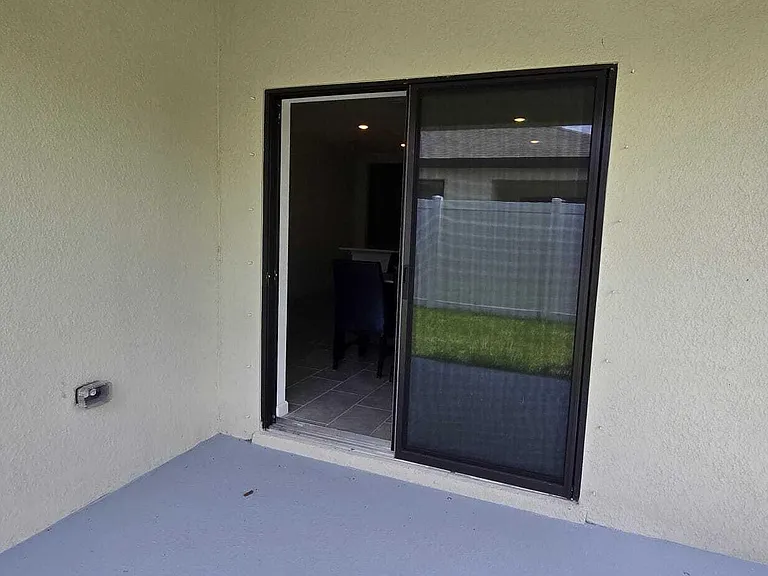 528 Seafoam Cir — Photo 32