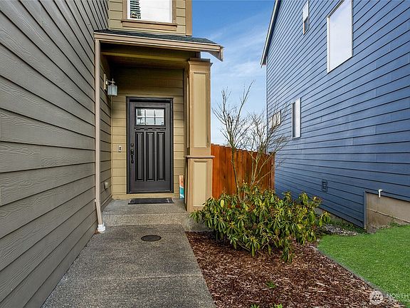 3rd image of 4015 202nd Street E