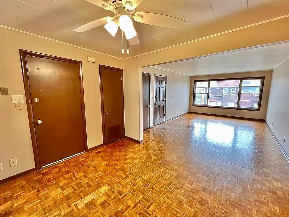 2 bed, 1005 sqft, $995 — Photo 1