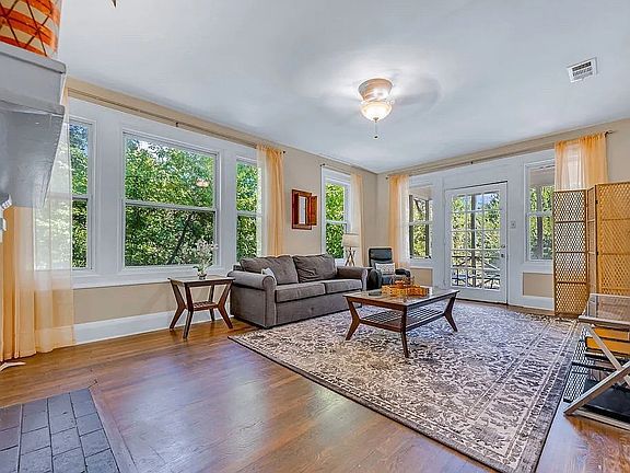 3rd image of 4301 Vandelia St