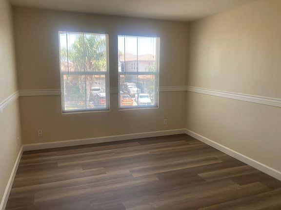 4th image of 2598 S Mountainside Dr