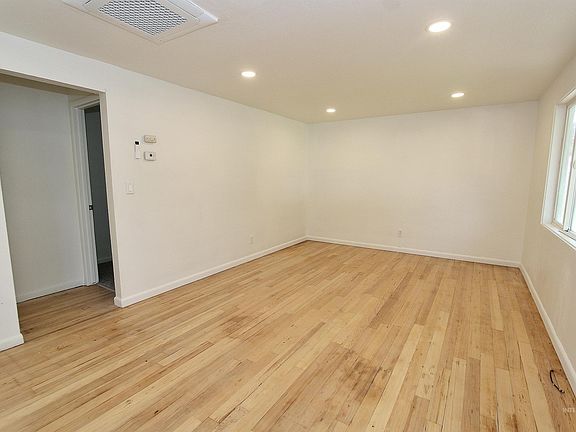 3rd image of 4026 N Christine St