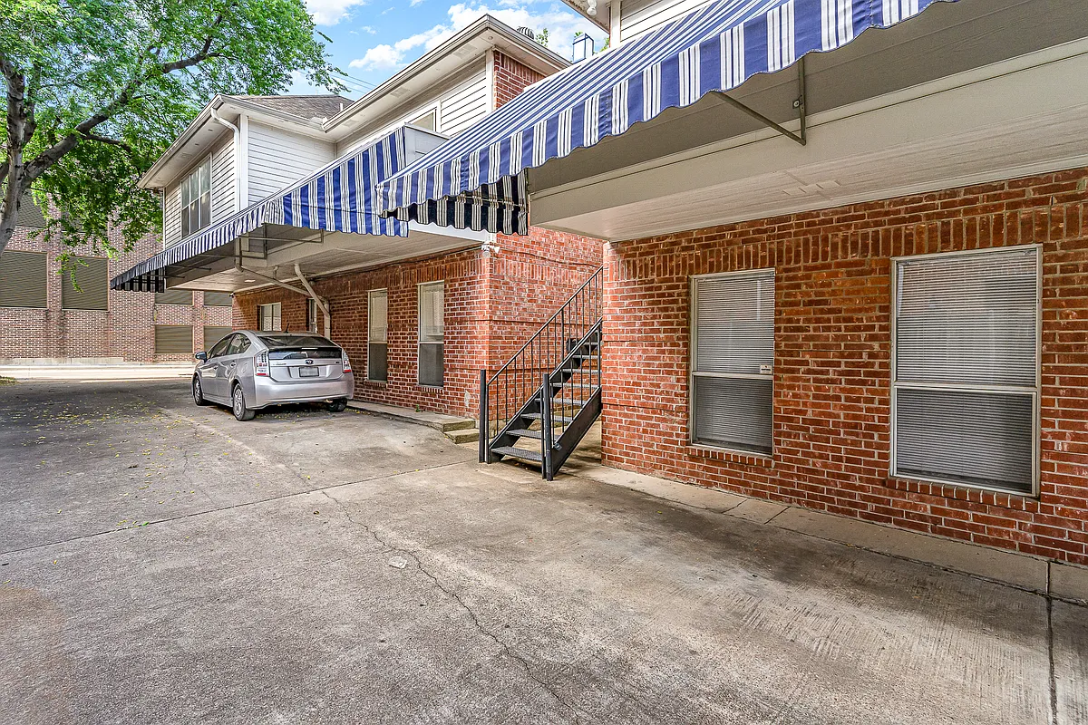 Building Photo - 3329 Rosedale Ave #20
