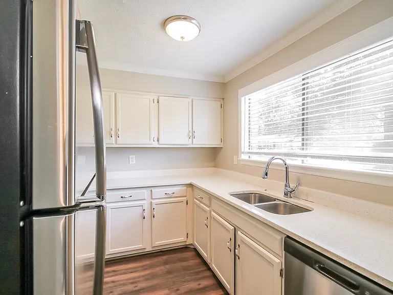 9346 Woodknoll Way — Photo 8