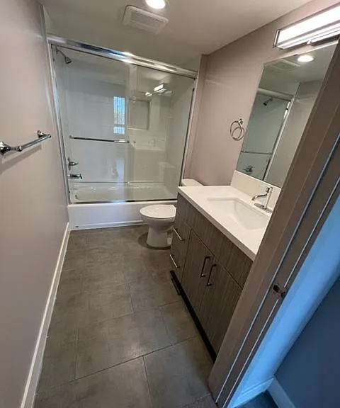 14848 Delano St #301 — Photo 10