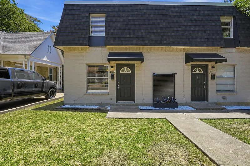 2 bed, 1.0 bath, 1015 sqft, $1,600 — Photo 4