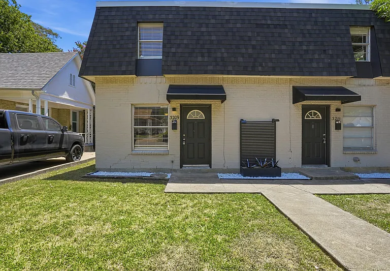 3209 Rogers Ave — Photo 4