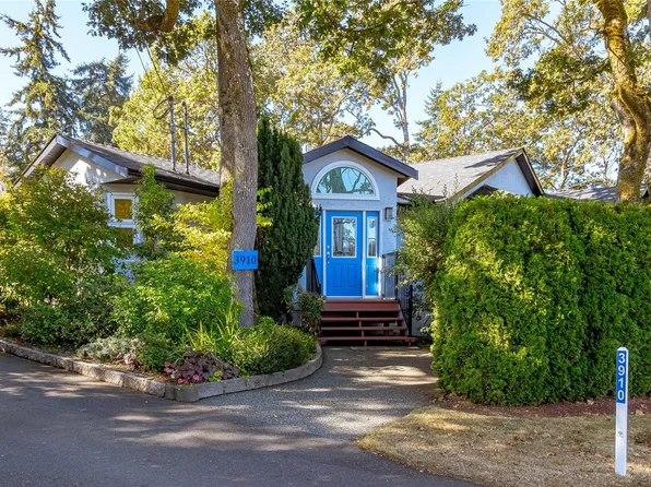 3910 Cedar Hill Cross Rd, Saanich, BC V8P 2N2