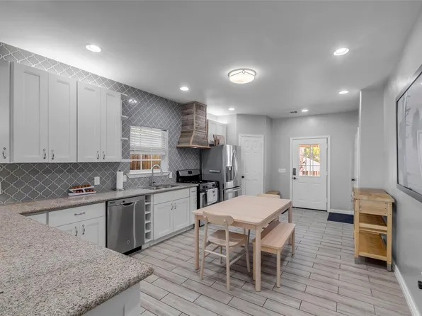 713 McIntosh St, Houston, TX 77009