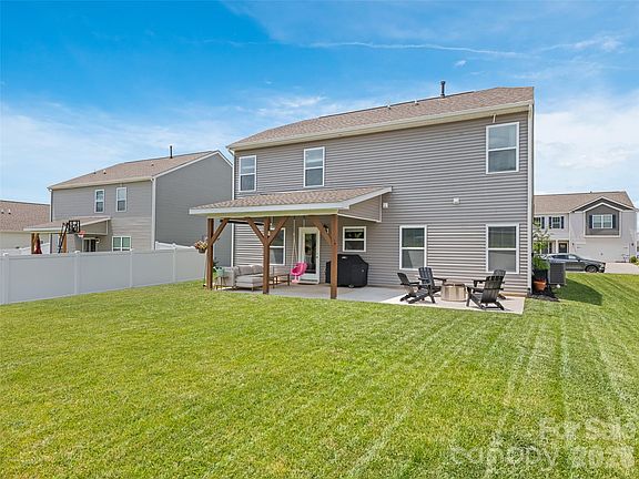 5th image of 104 Wheatfield Rd #8
