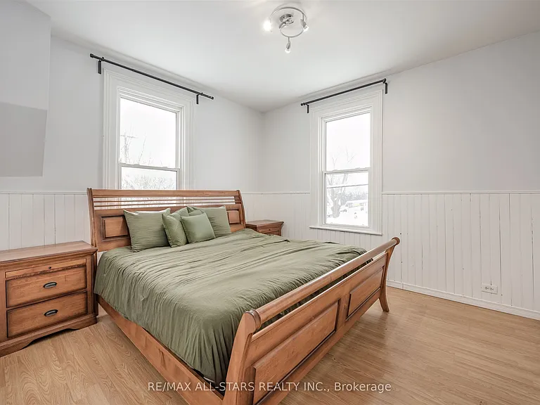 21 Albert St S — Photo 38