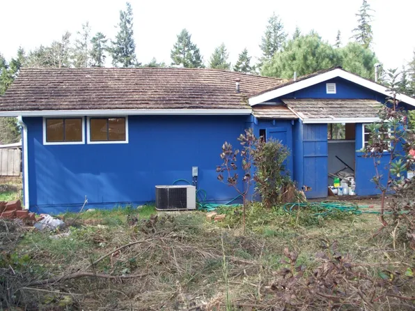 1690 E Trails End Dr, Belfair, WA 98528