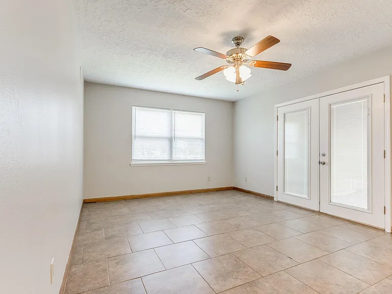 306 S Mercedes Dr — Photo 5