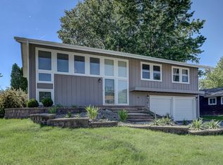 1380 Dennison Rd, Hoffman Estates, IL 60169