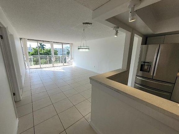 5th image of 18031 Biscayne Blvd #300