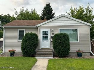 2310 9th Ave N, Grand Forks, ND 58203