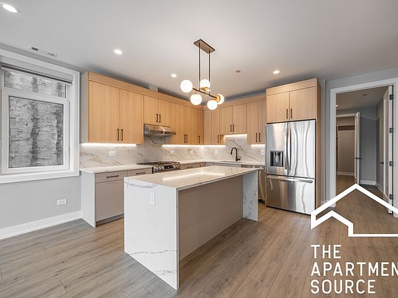 4th image of 2354 W Polk St #401