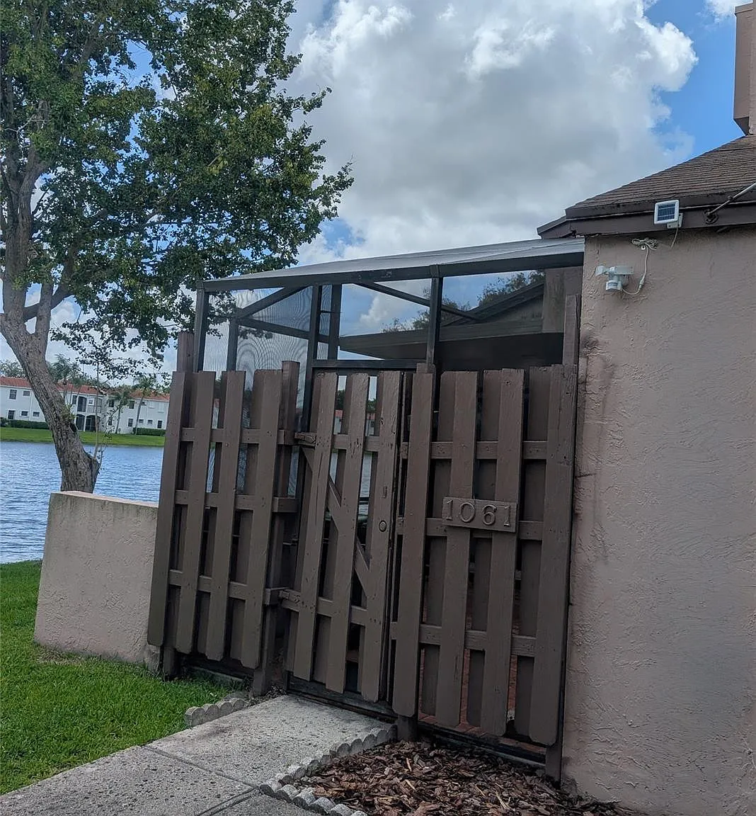 2 bed, 2.0 bath, 1368 sqft, $2,500 — Photo 2