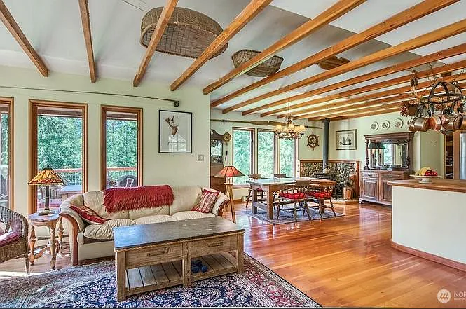 3 bed, 1944 sqft, $3,000 — Photo 2