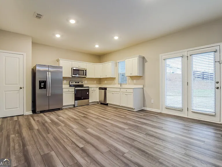 525 Knightsbridge Ln — Photo 6