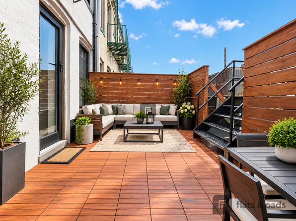 652 Seneca Avenue image 1 of 8