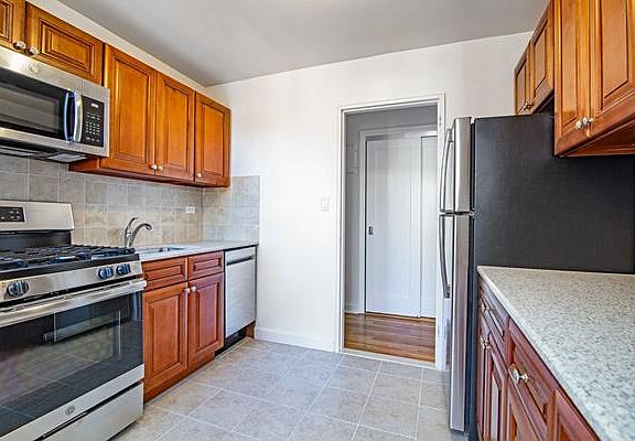 4th image of 6638 Yellowstone Blvd #6A