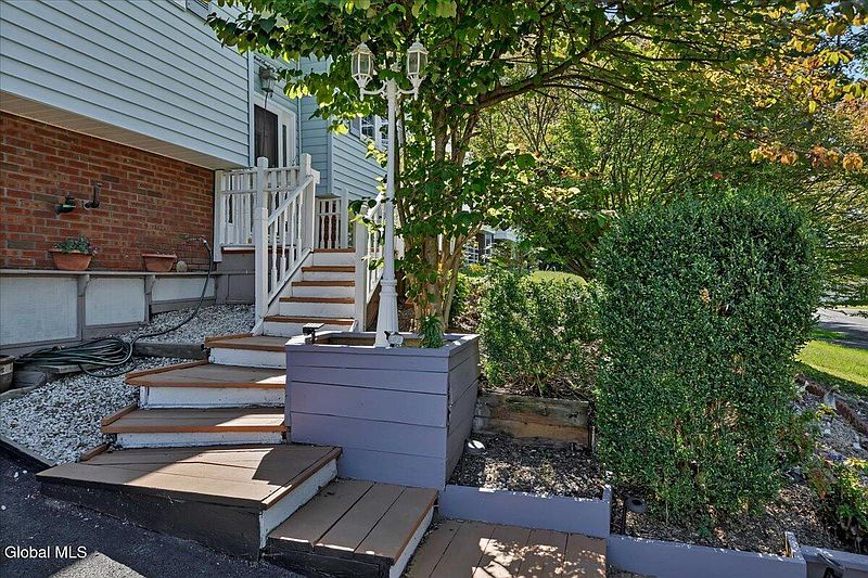 4th image of 273 Pinehurst Avenue