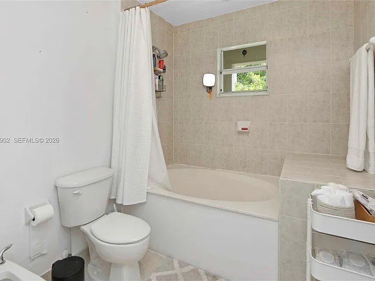 10921 NW 88th Ter — Photo 15