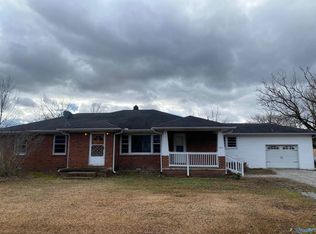 322 Honea Ln, Owens Cross Roads, AL 35763