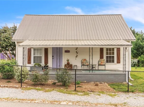 2706 E Powell St, Seneca, SC 29678