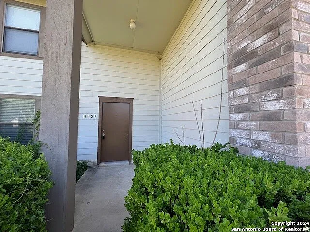 6627 Meadow Fawn Dr — Photo 2