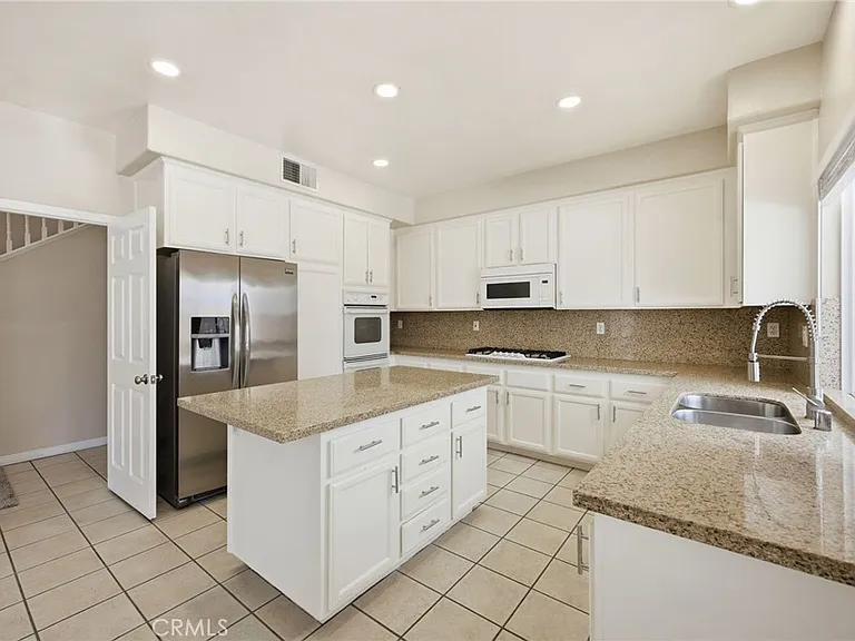 18112 Osborne St — Photo 31