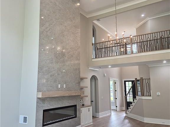 3rd image of 5310 W Parc Pl