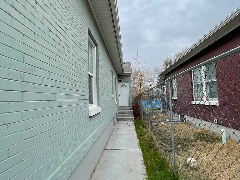2227 Quincy Ave #B — Photo 9