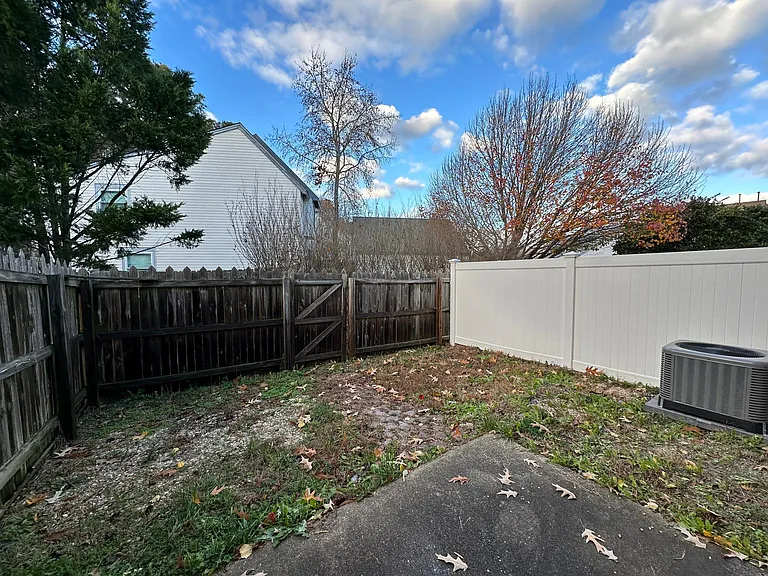 792 Quesnel Dr — Photo 28