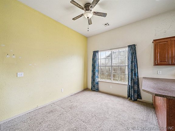 5th image of 419 E Dogwood St