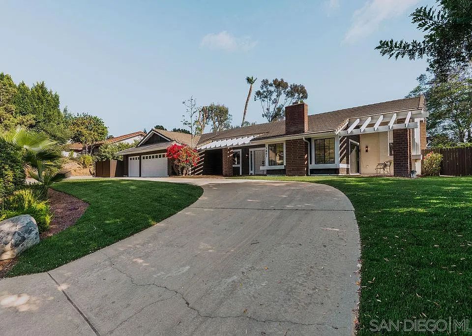 1st image of 1451 Ventana Dr