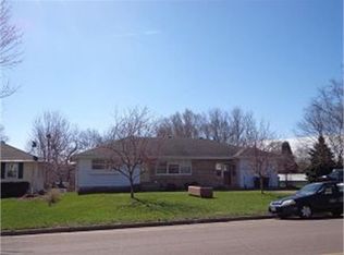 1107 1/2 S Washington Ave, Saint Peter, MN 56082