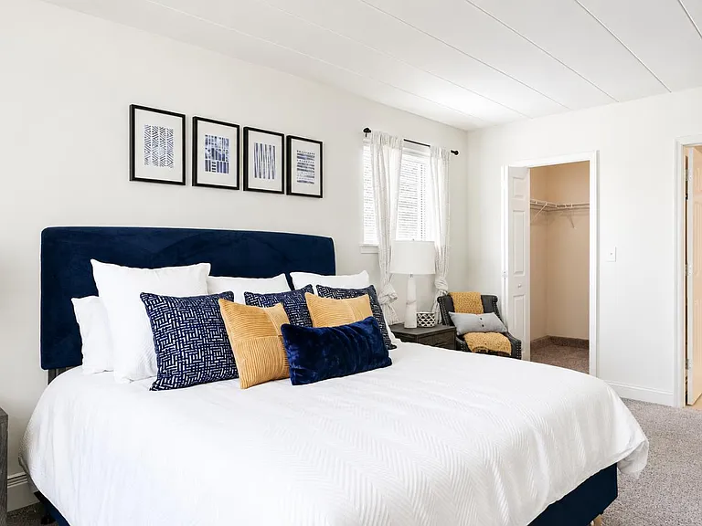 Stonegate at Devon Apartment Homes — Photo 9