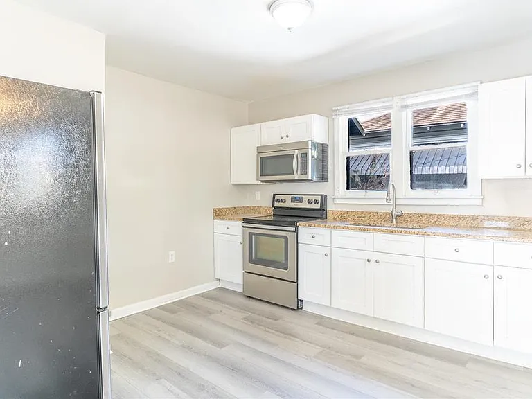 106 Avenue D SW — Photo 4