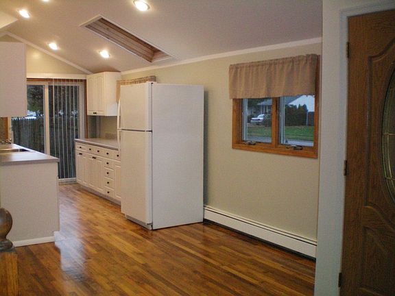 5th image of 947 Thompson Dr