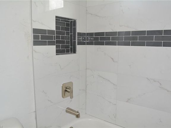 4th image of 3539 NW 42nd Ave