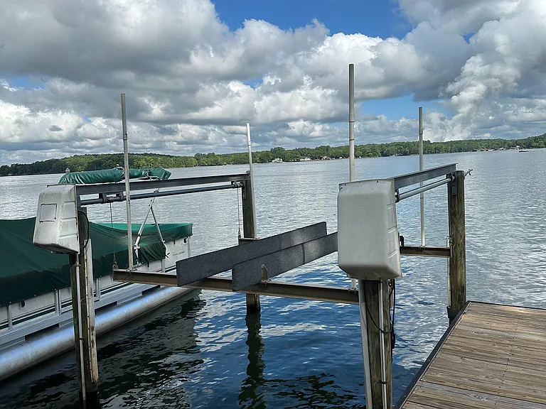 Boat lift