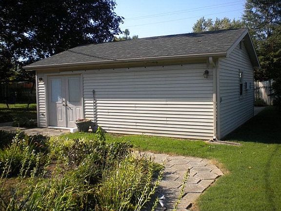 3rd image of 1411 Marycrest Dr W