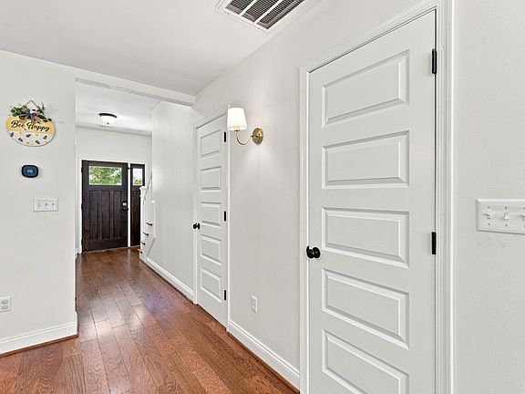 2nd image of 1066 Commonwealth Cir