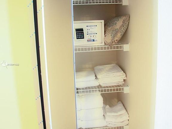 3rd image of 17375 Collins Ave Unit 1708-2