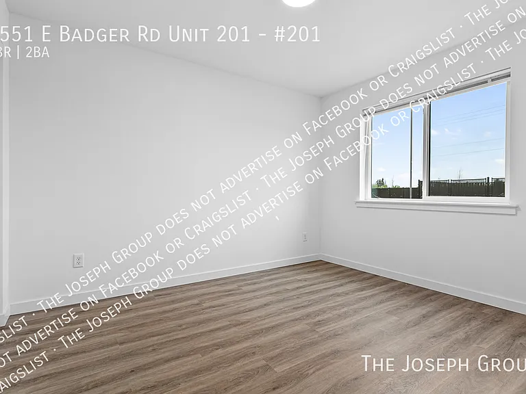 Town's Edge Apartments - 1555 E Badger Rd — Photo 5